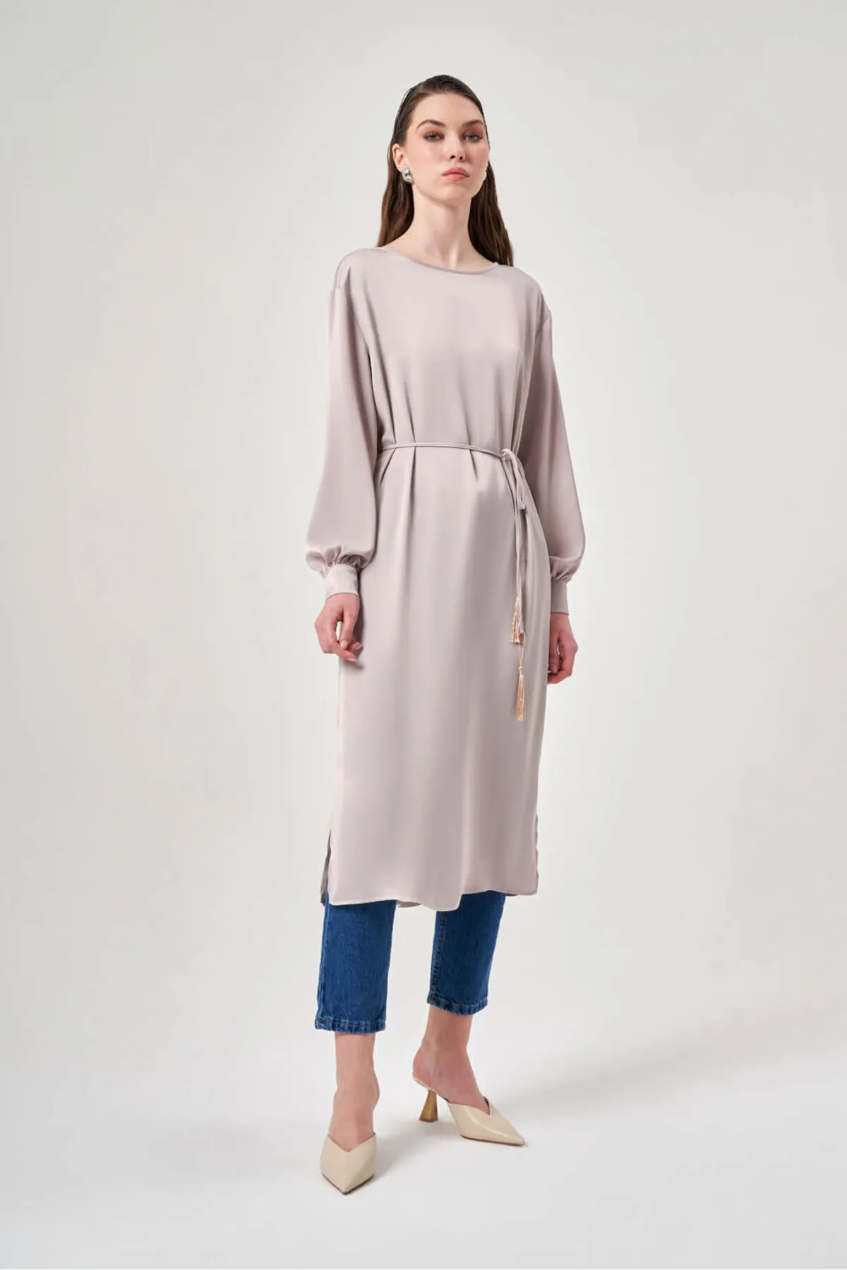 Mizalle  Satinbeige Tunika mit Spitzenbund
