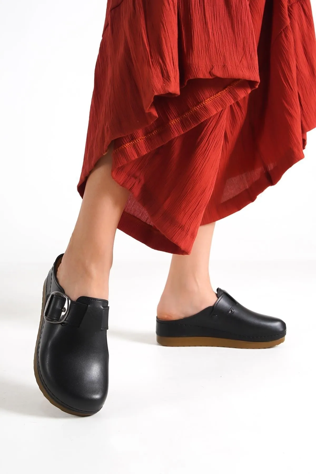 Capone Outfitters  Anatomisch weiche, bequeme Mutterhausschuhe mit Keilabsatz