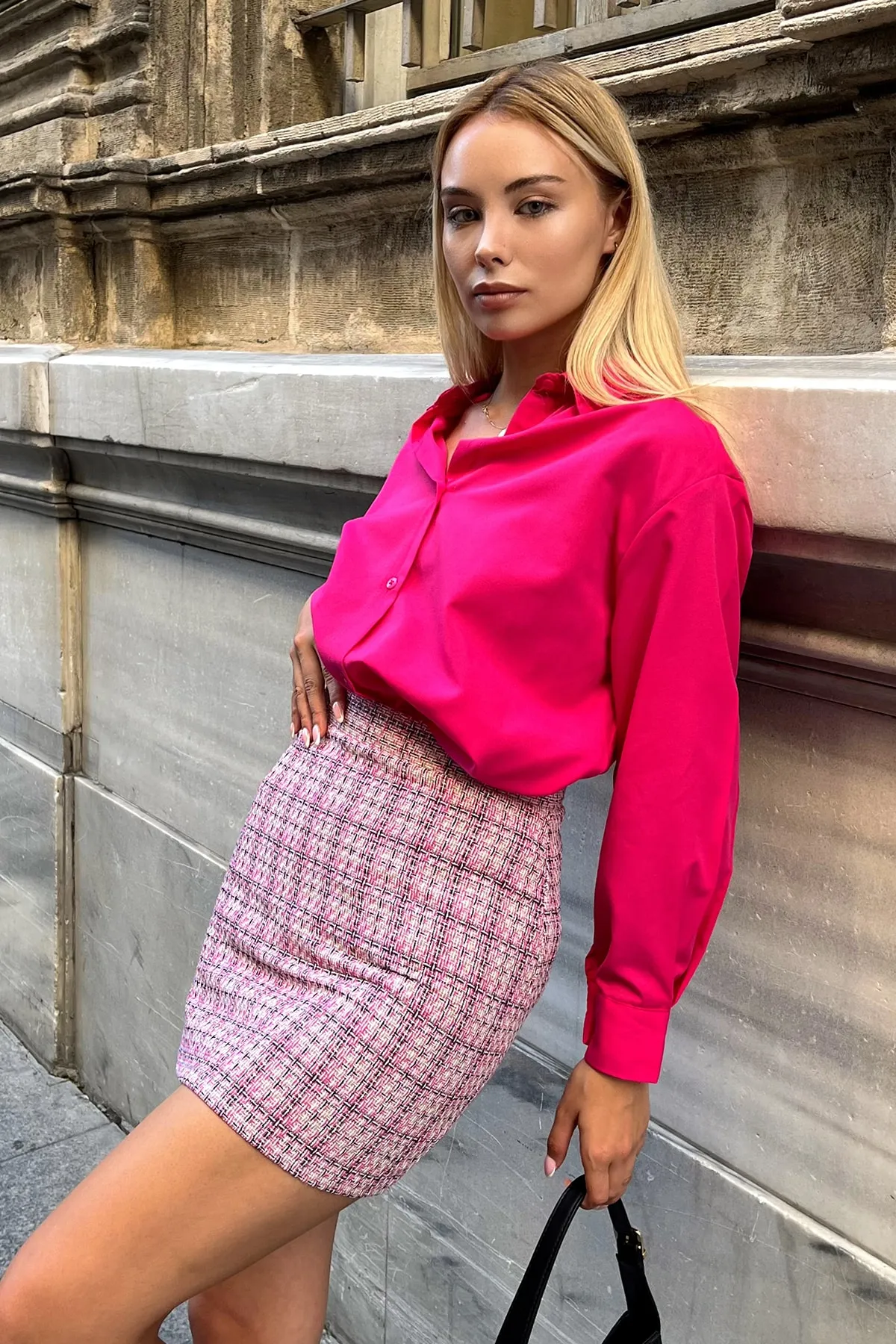 Trend Alaçatı Stili  Rosa Chanel-Minirock mit minimalem Muster und Reißverschluss hinten für Damen HN08049