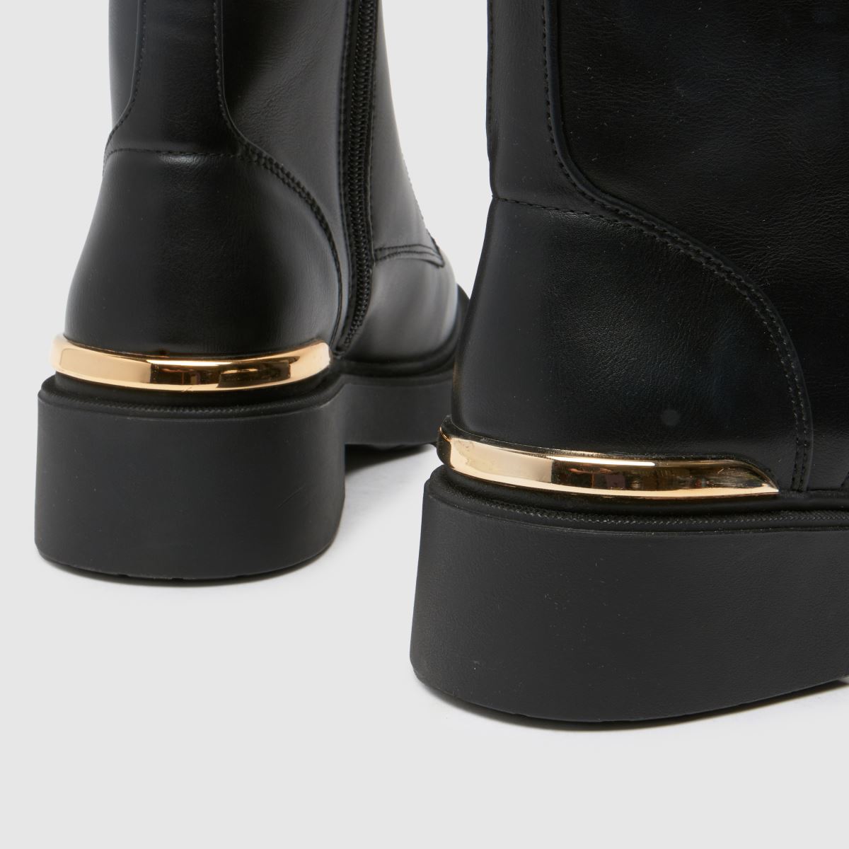 Schuh – Svarta Cassidy-stövlar med bred passform och snörning