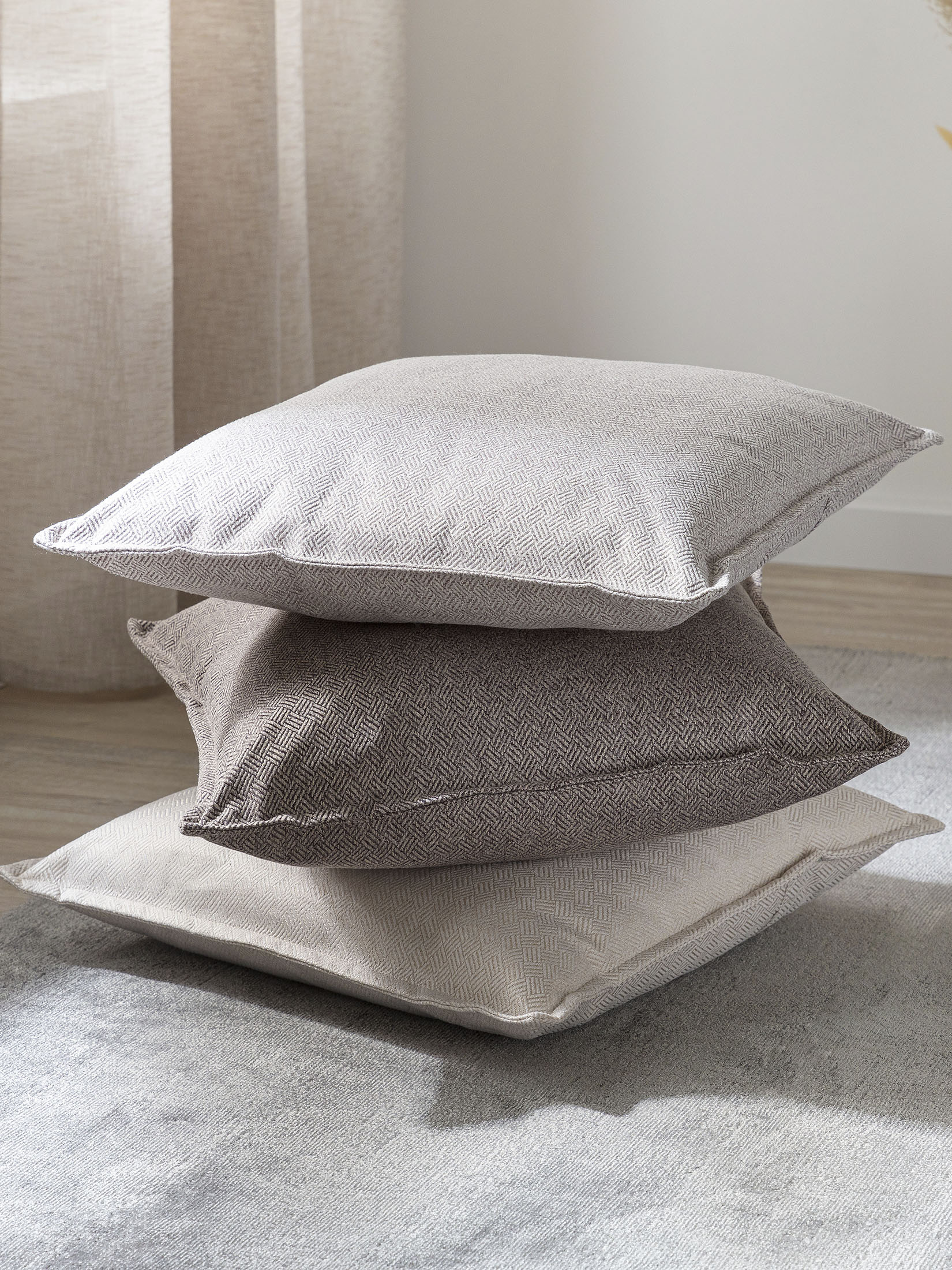 Juna Kissen, Taupe