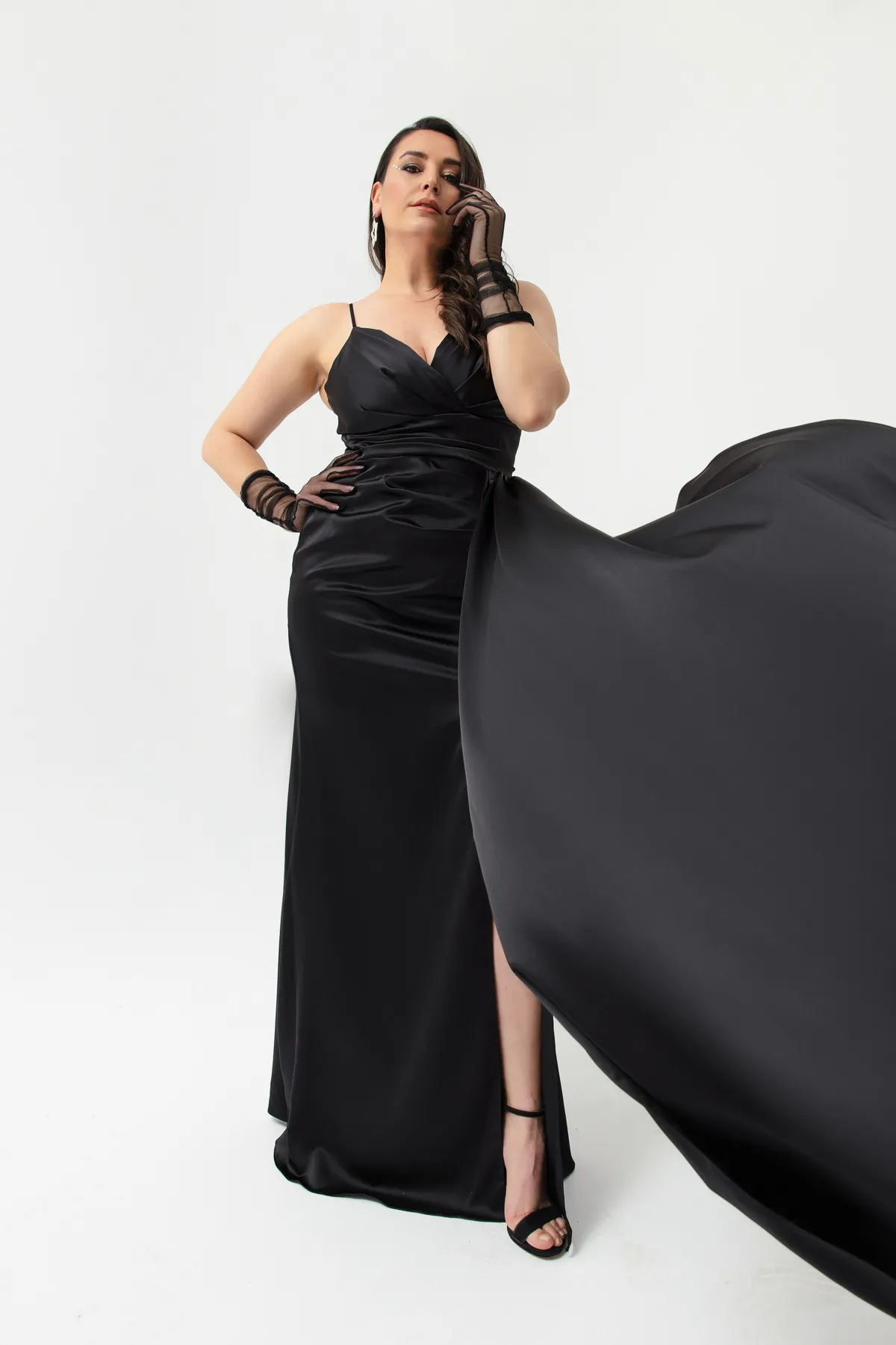 Lafaba  Schwarzes langes Abendkleid und Abschlusskleid aus Satin für Damen in Übergröße