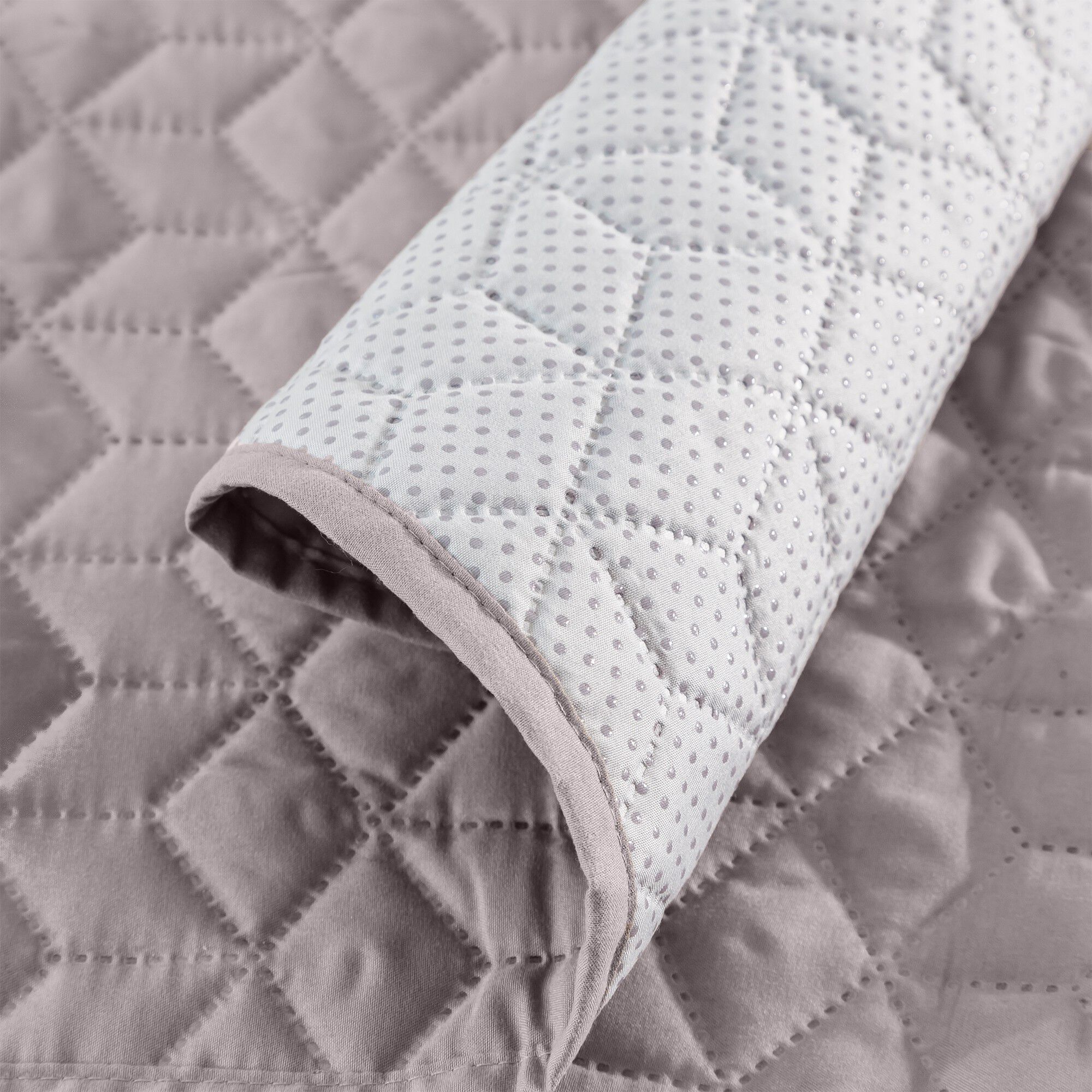 Protège-salon antiglisse microfibre matelassé