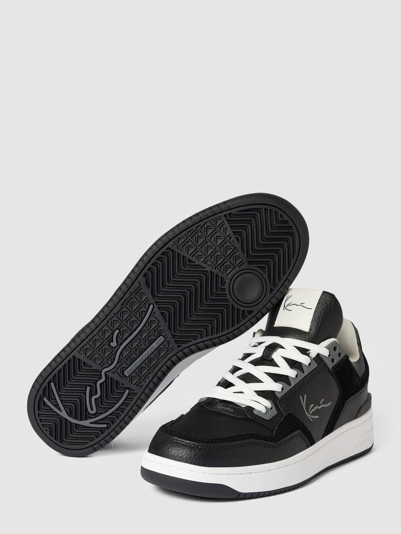 Sneaker mit Label-Stitching in black
