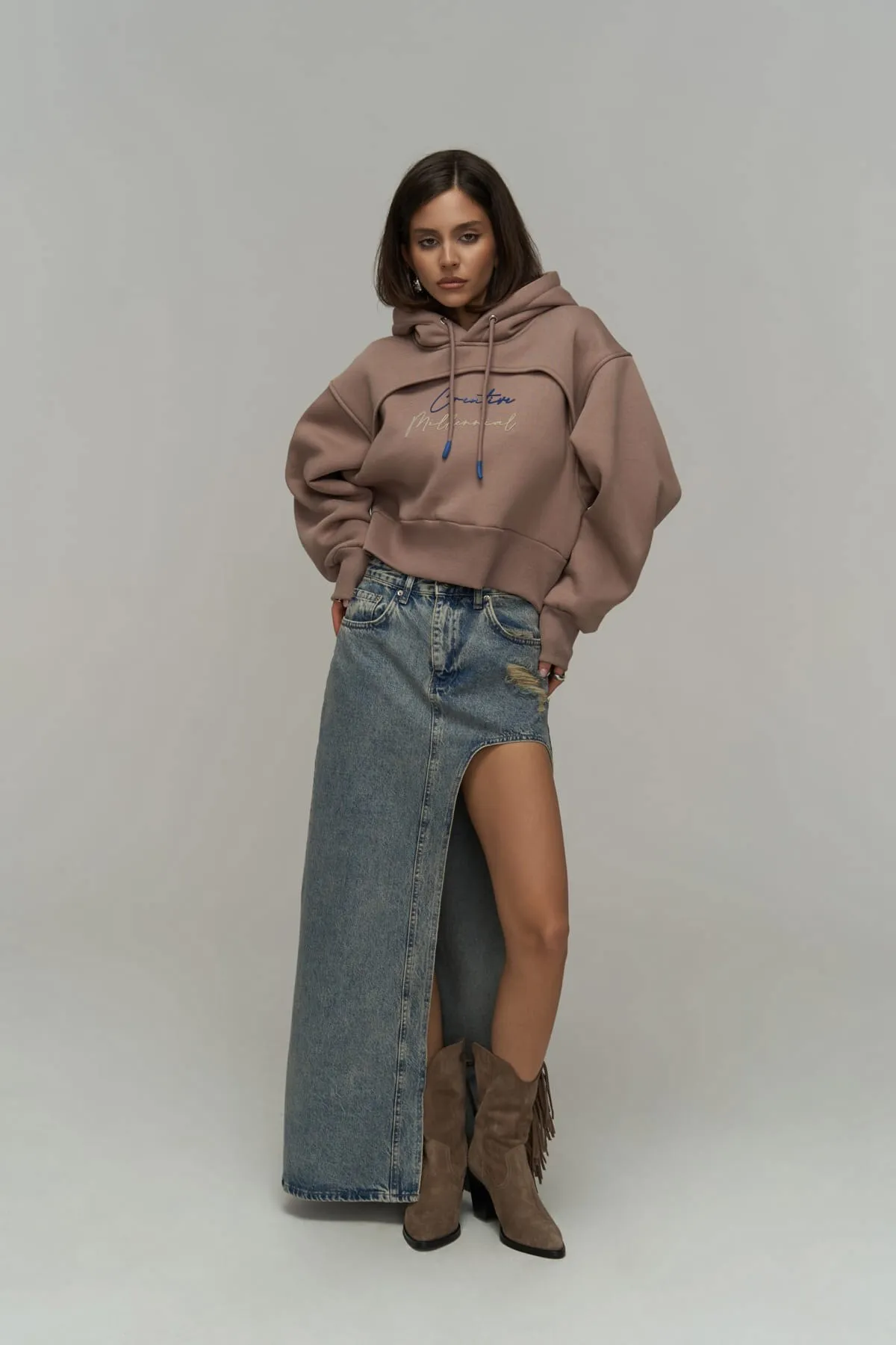 MAİ COLLECTİON  Kreatives Crop-Sweatshirt in Taupe