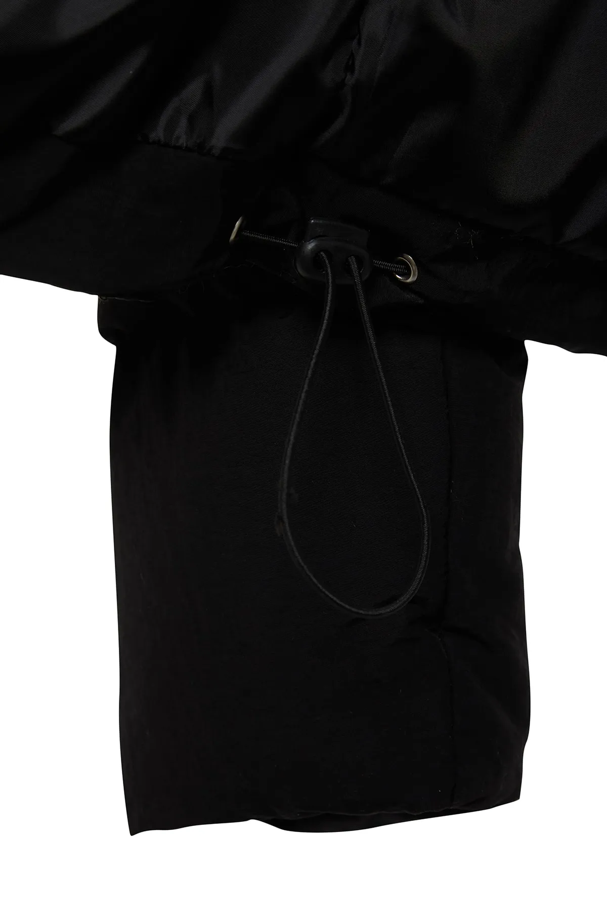 Trendyol Collection  Schwarze Unisex-Pufferjacke in Oversize-Passform mit Stehkragen TMNAW24MO00003