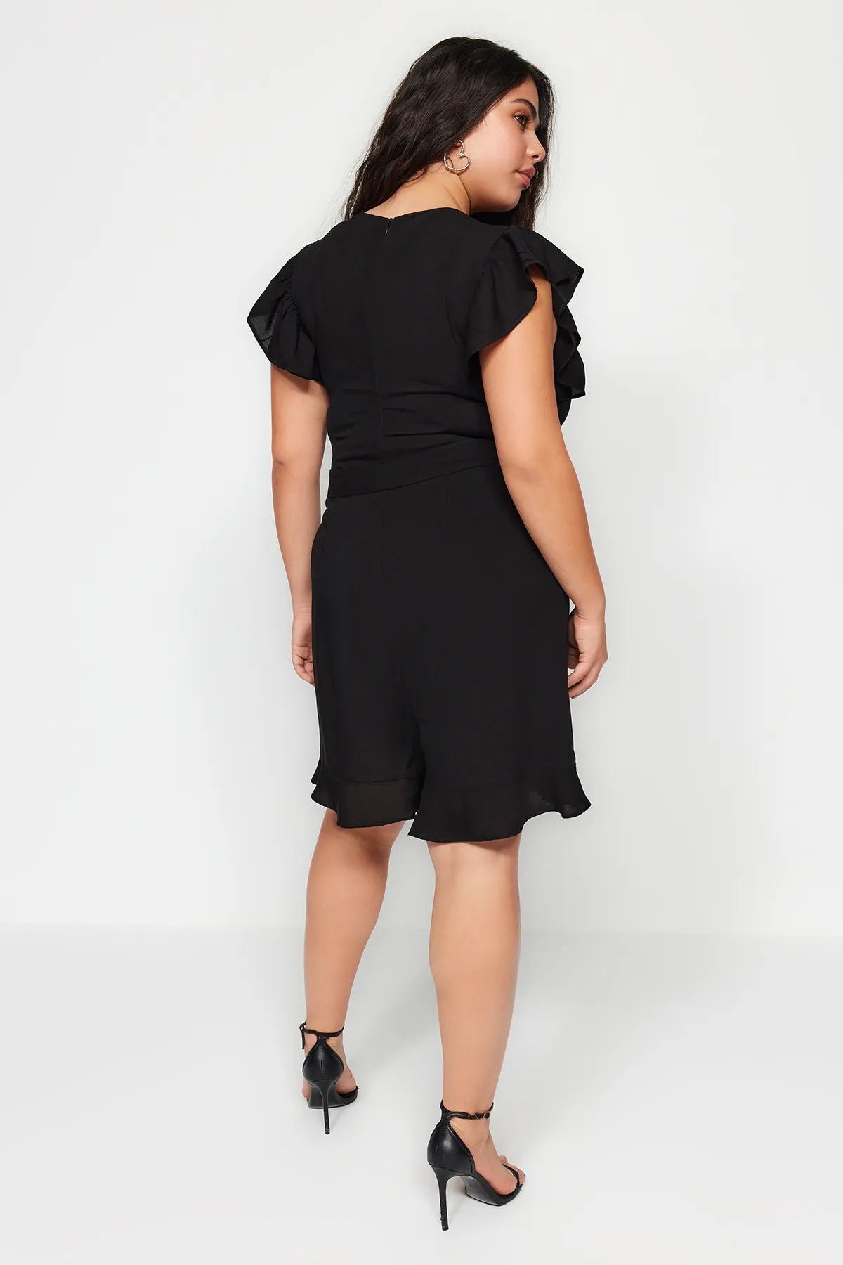 Trendyol Curve  Schwarzer gewebter Overall mit Gürtel TBSSS22TU0184