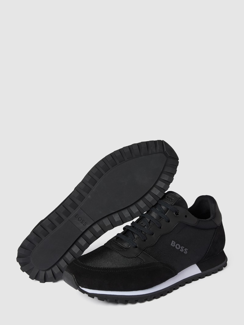 Sneaker mit Kontraststreifen in schwarz