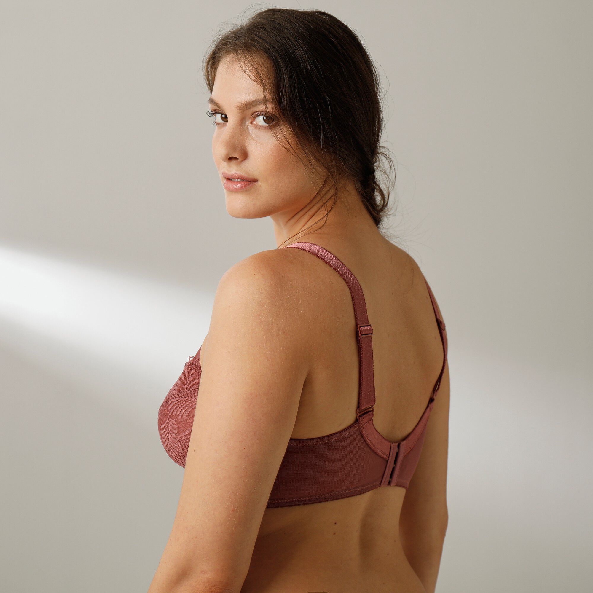 Soutien-gorge minimiseur en tulle et dentelle Taripa