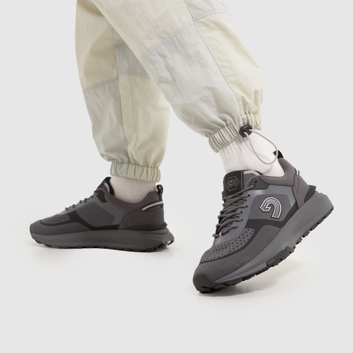 CRUYFF Fuzeknit-sneakers i svart och grått