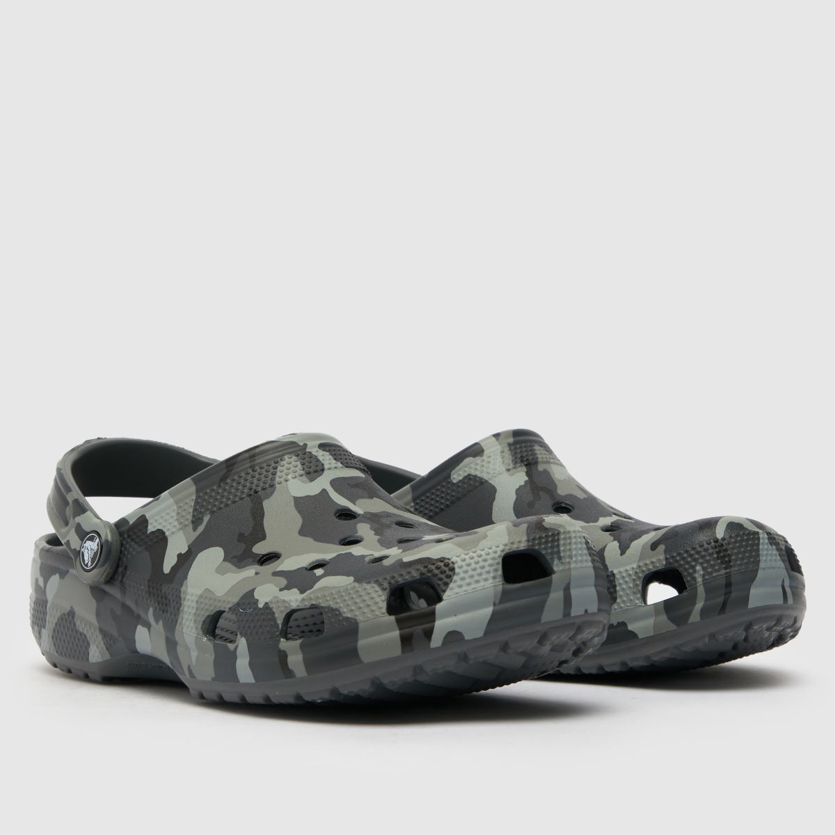 Crocs Classic Camo klumpa szandál szürke színben
