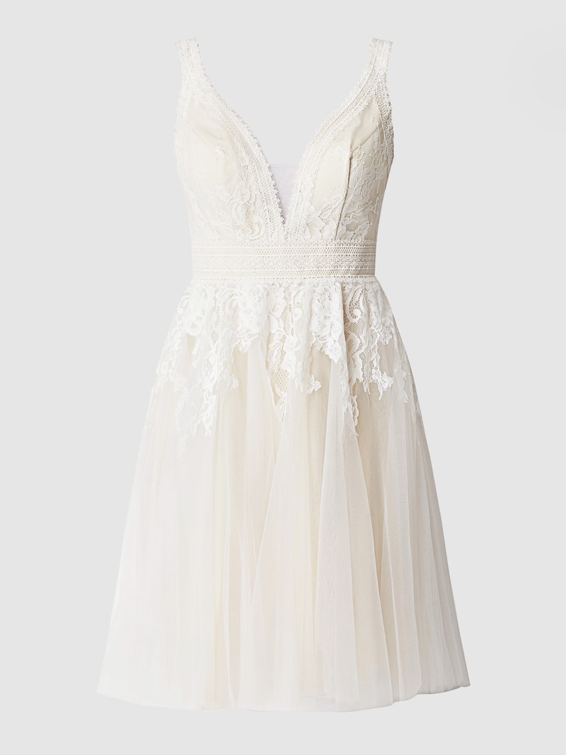 Brautkleid mit floralen Stickereien in ecru