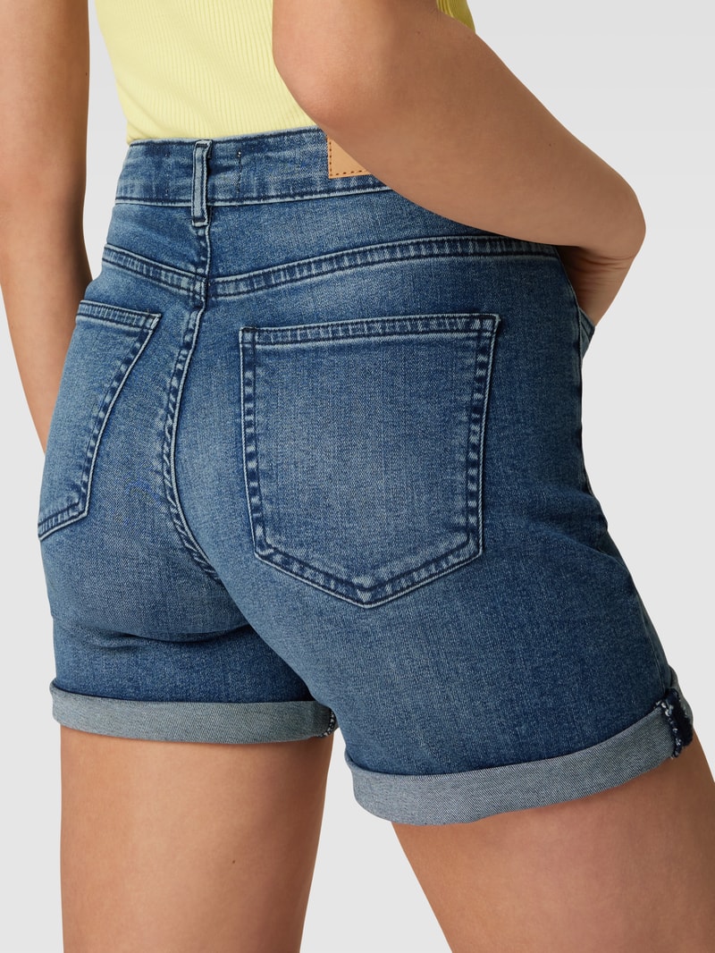 Jeansshorts mit fixierten Beinumschlägen Modell 'Twiggy' in blau