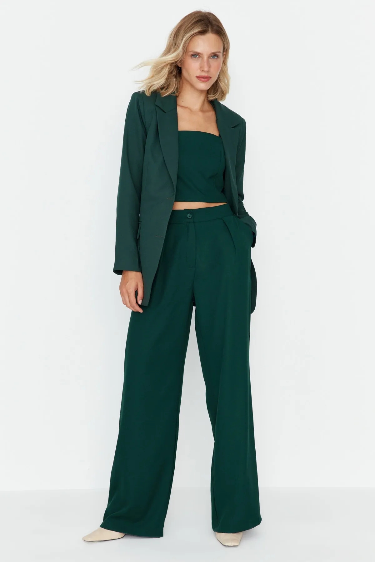 Trendyol Collection  Grüne Webhose mit weitem Bein TWOAW23PL00174