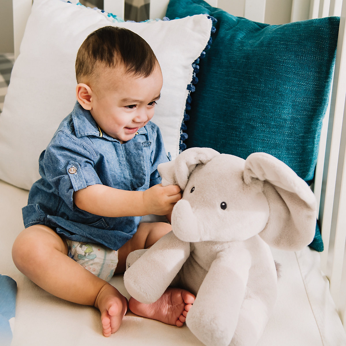 GUND Flappy, der singende und sprechende Elefant - spielt Guck-Guck mit den Ohren