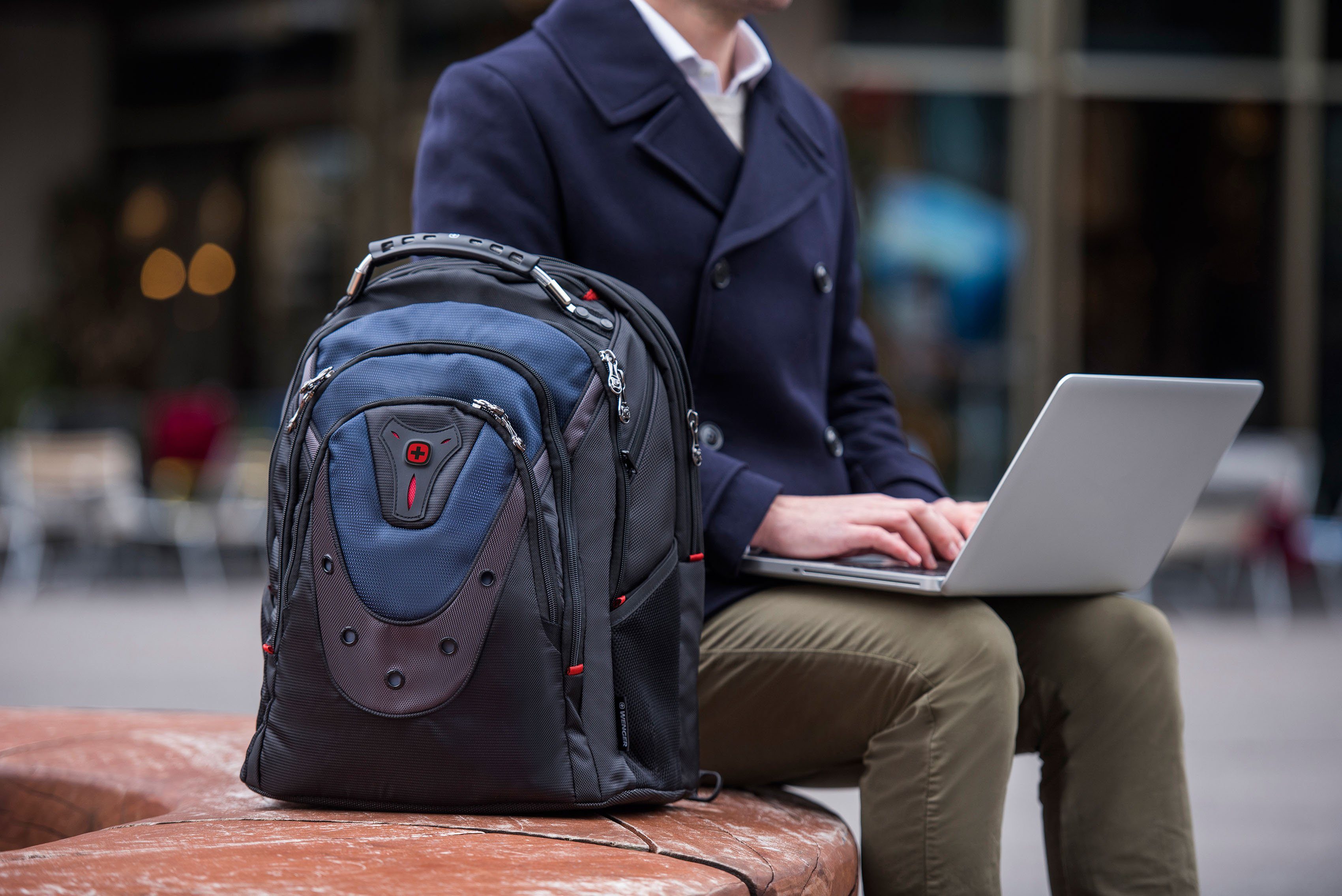Wenger Laptoprucksack Ibex, schwarz/blau, für Laptops bis 17 Zoll