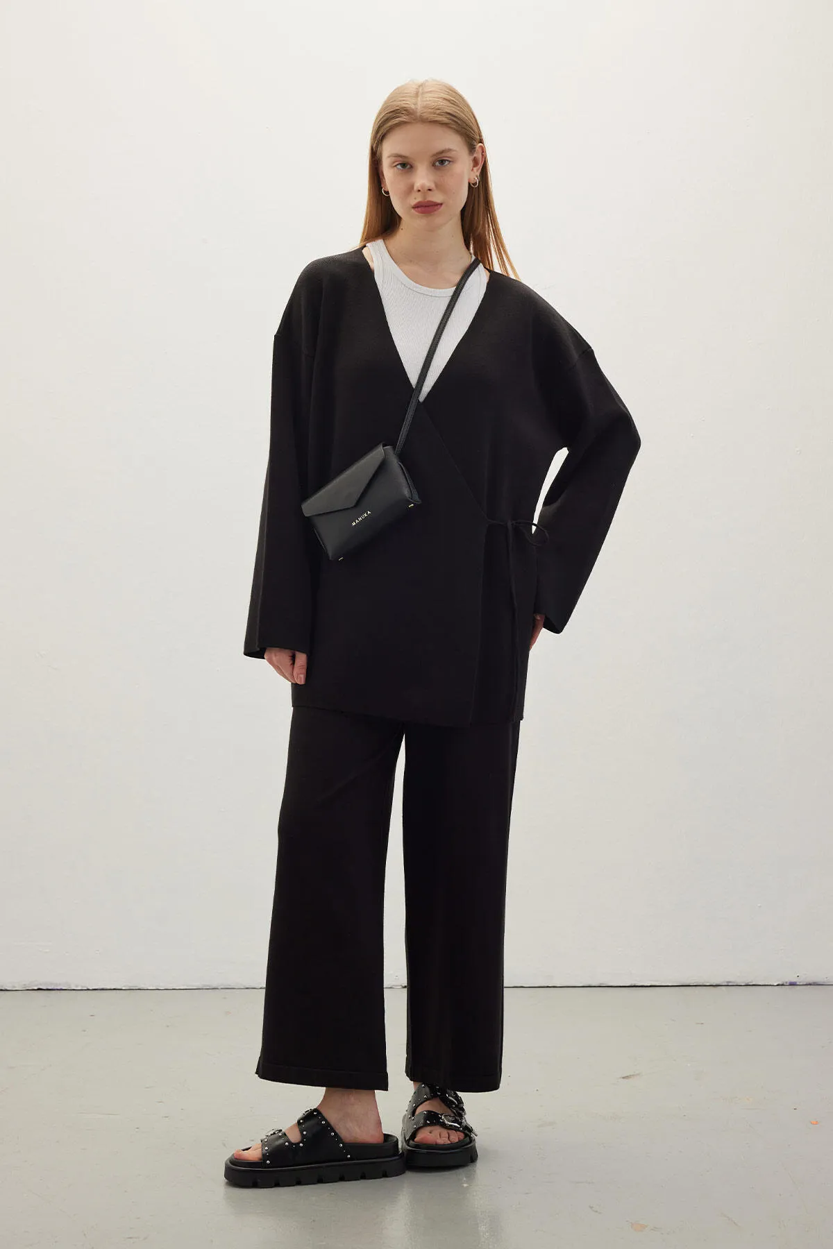 Manuka  FEINER STRICKKIMONO SCHWARZ