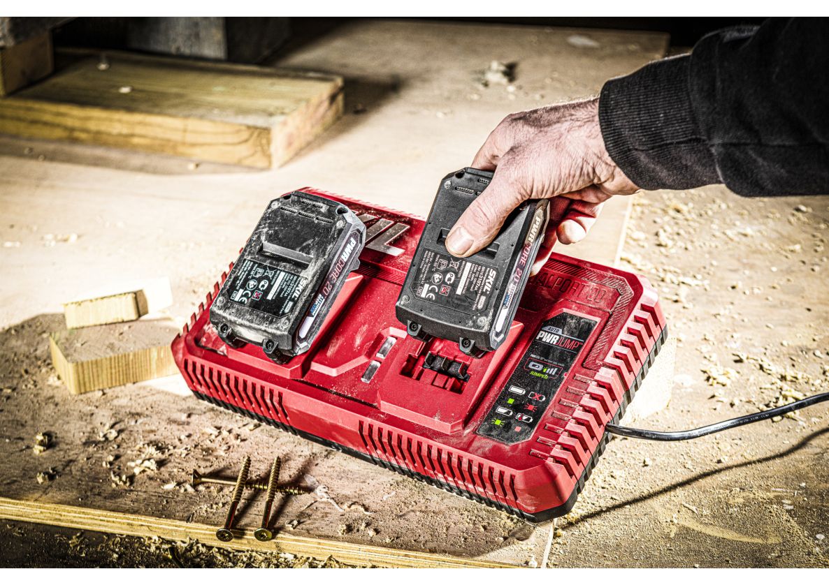 SKIL CR1E3132AA 20 V:n akun pikalaturi PWRJump kahdelle akulle PWRCORE 20