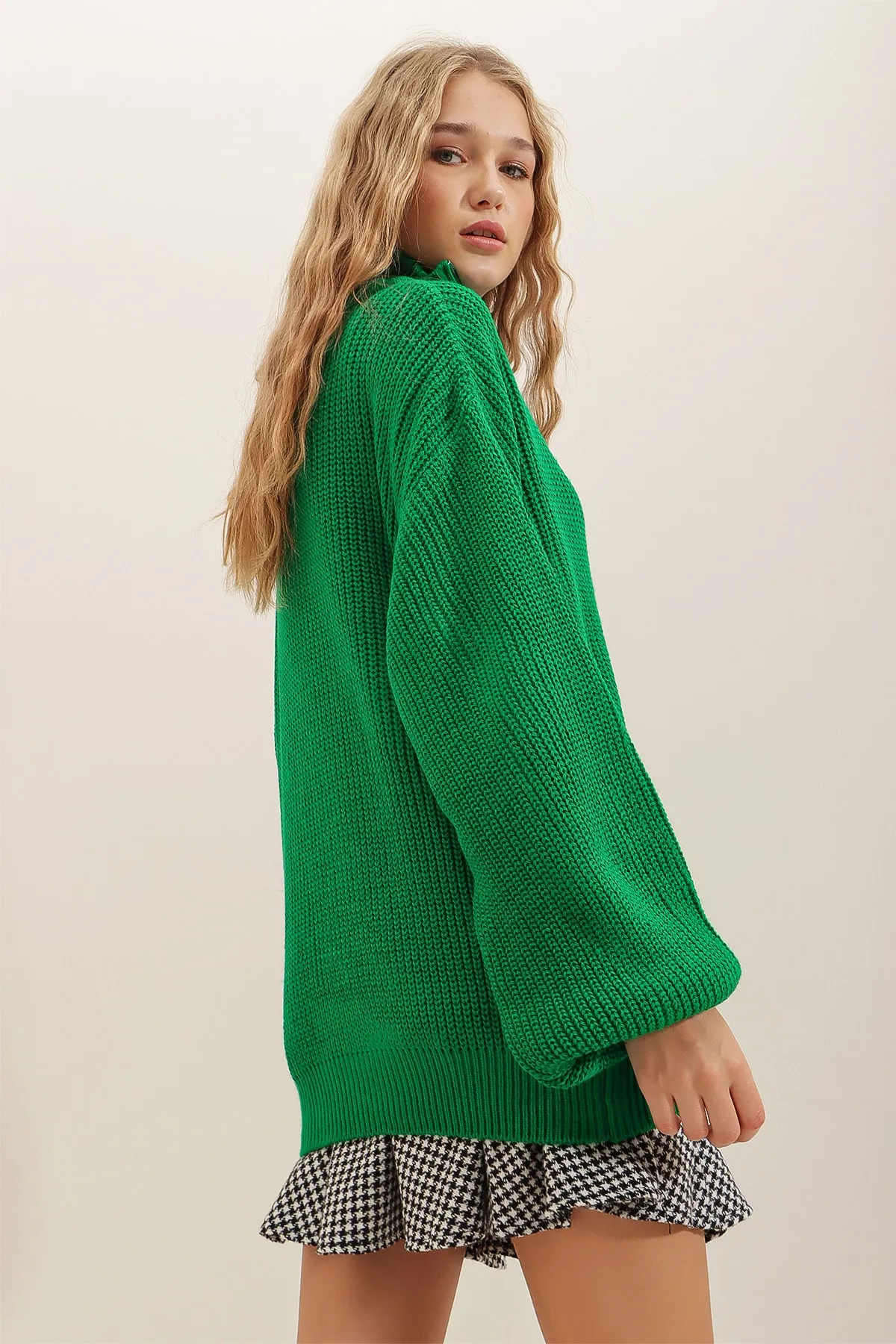 Trend Alaçatı Stili  Grüner Damen-Strickpullover Thessaloniki mit Stehkragen und Reißverschluss vorne ALC-X7222