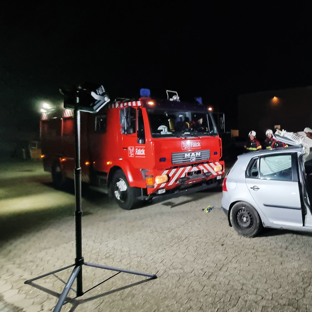 Kiesel SCANGRIP TRIPOD 2M kompaktes Alu-Stativ kompatibel mit VEGA und FLOOD LITE Leuchten