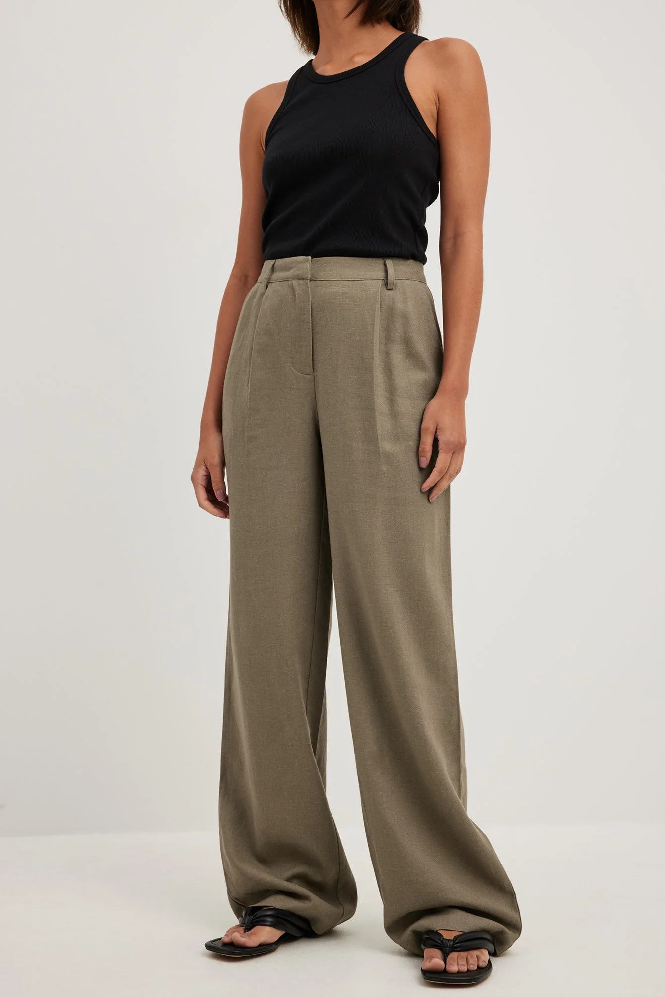 Schwere Leinenhose mit hoher Taille und weitem Bein