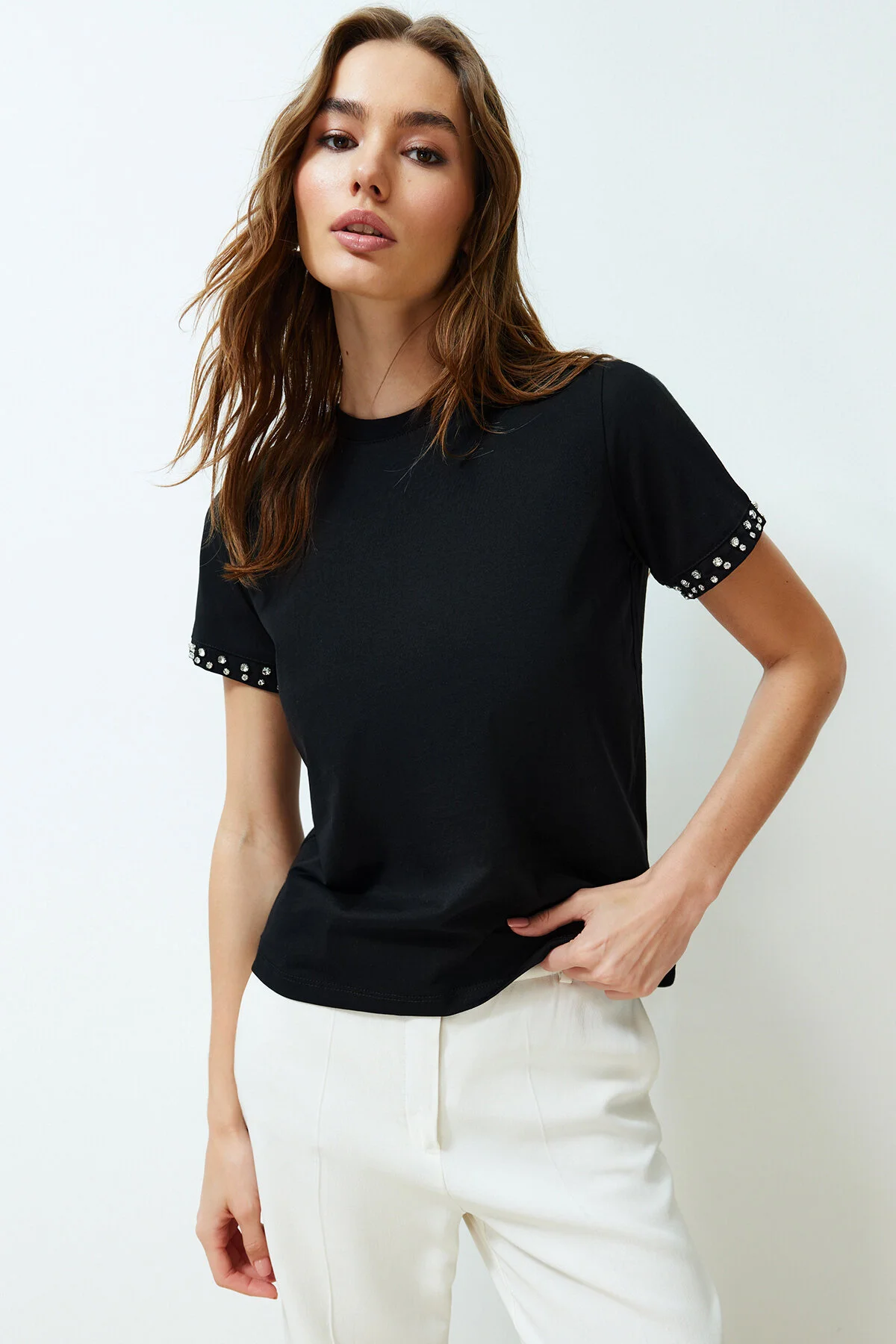 Trendyol Collection  Black Stone Accessoire Detailliertes Strick-T-Shirt mit regulärem Muster TWOSS24TS00070