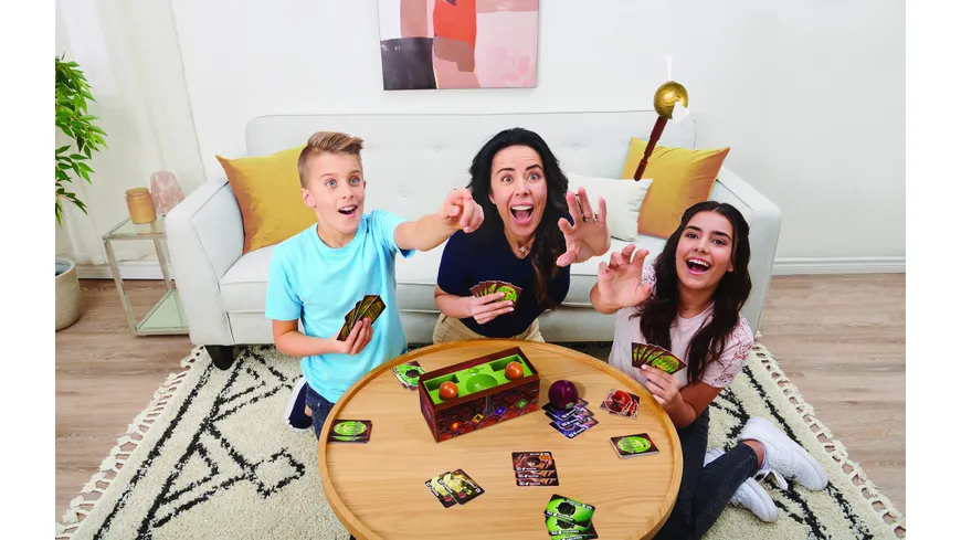 Spin Master Games - Harry Potter - Fang den Goldenen Schnatz - Action-Kartenspiel für 3-4 Spieler ab 8 Jahren