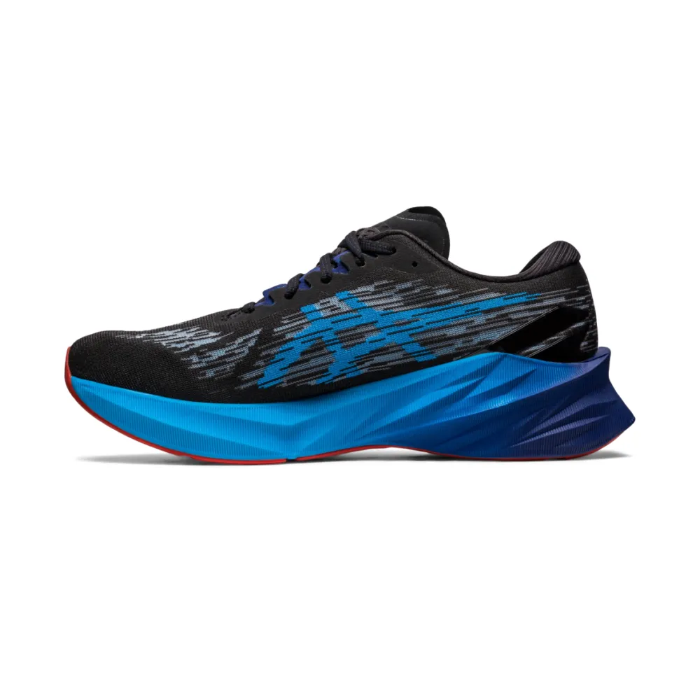 Asics Novablast 3 1011B458-004 / schwarz
