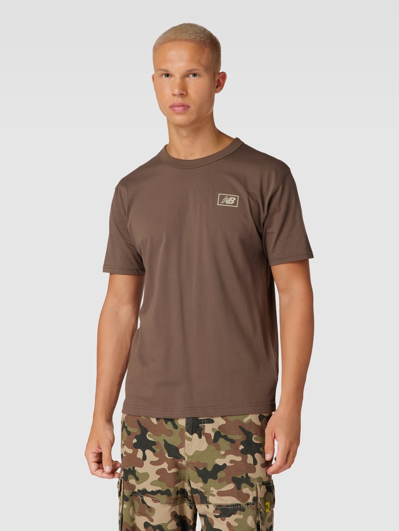T-Shirt mit Label-Detail in dunkelbraun