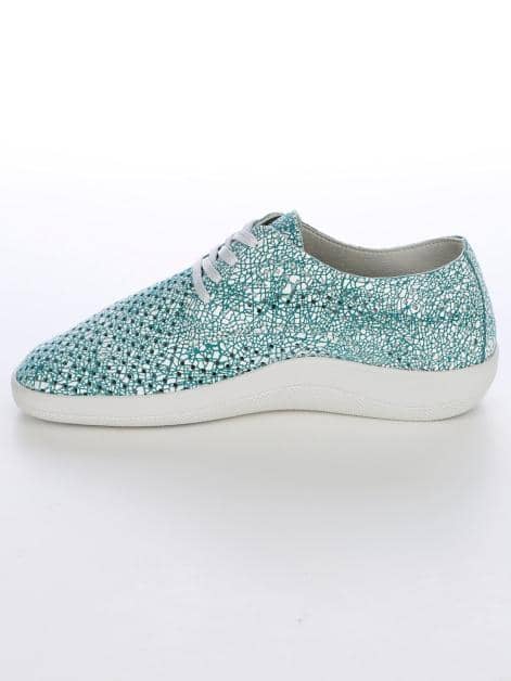 Schnürschuh mit Perforation