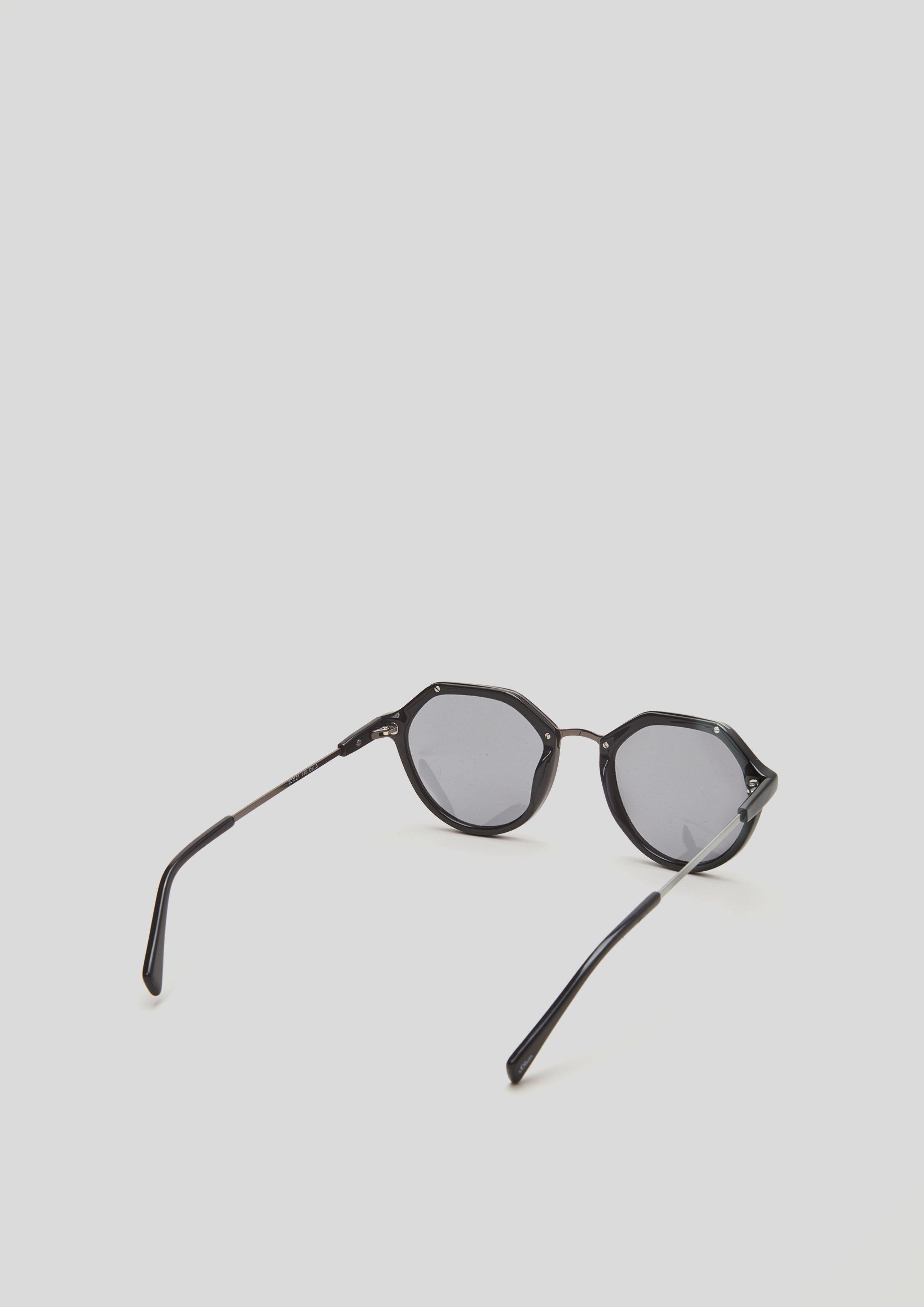 Sonnenbrille in eckiger Form  144.120.141.98546-680