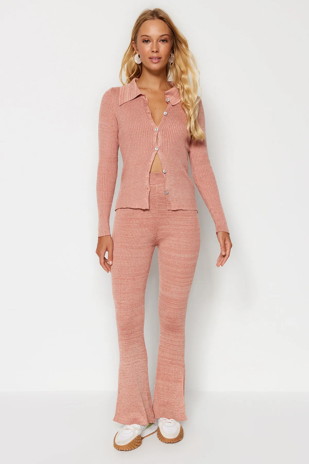 Trendyol Collection  Dusty Rose Strickhose mit ausgestelltem Bein TWOAW24PL00004
