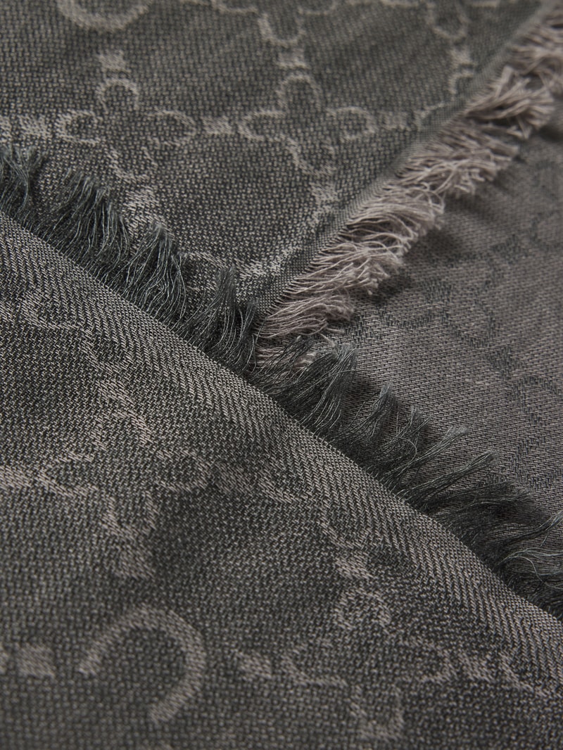 Schal mit Allover-Muster Modell 'Stola' in mittelgrau
