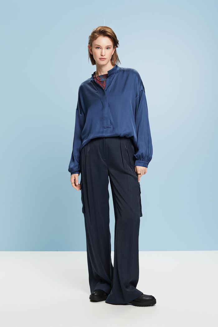 Satinbluse mit geknöpfter Front
