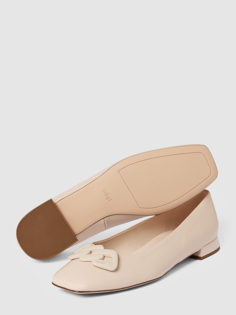 Ballerinas mit Zierbesatz in hellrosa