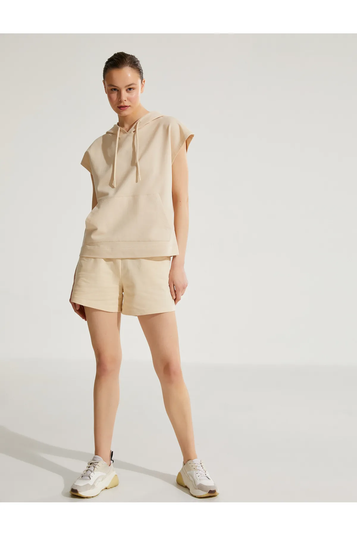 Koton  Sportshorts aus Baumwolle mit elastischer Taille und Tasche