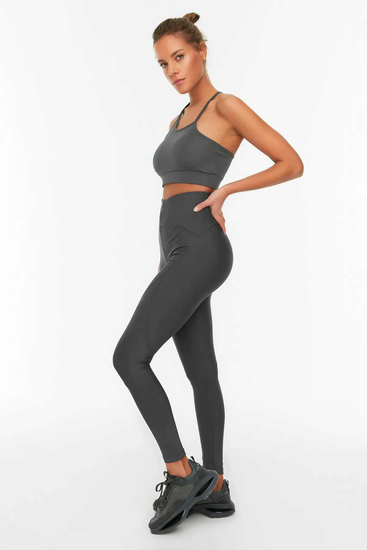 Trendyol Collection  Dunkelanthrazitfarbene Recovery-Sportleggings in voller Länge aus Strick TWOSS21TA0023
