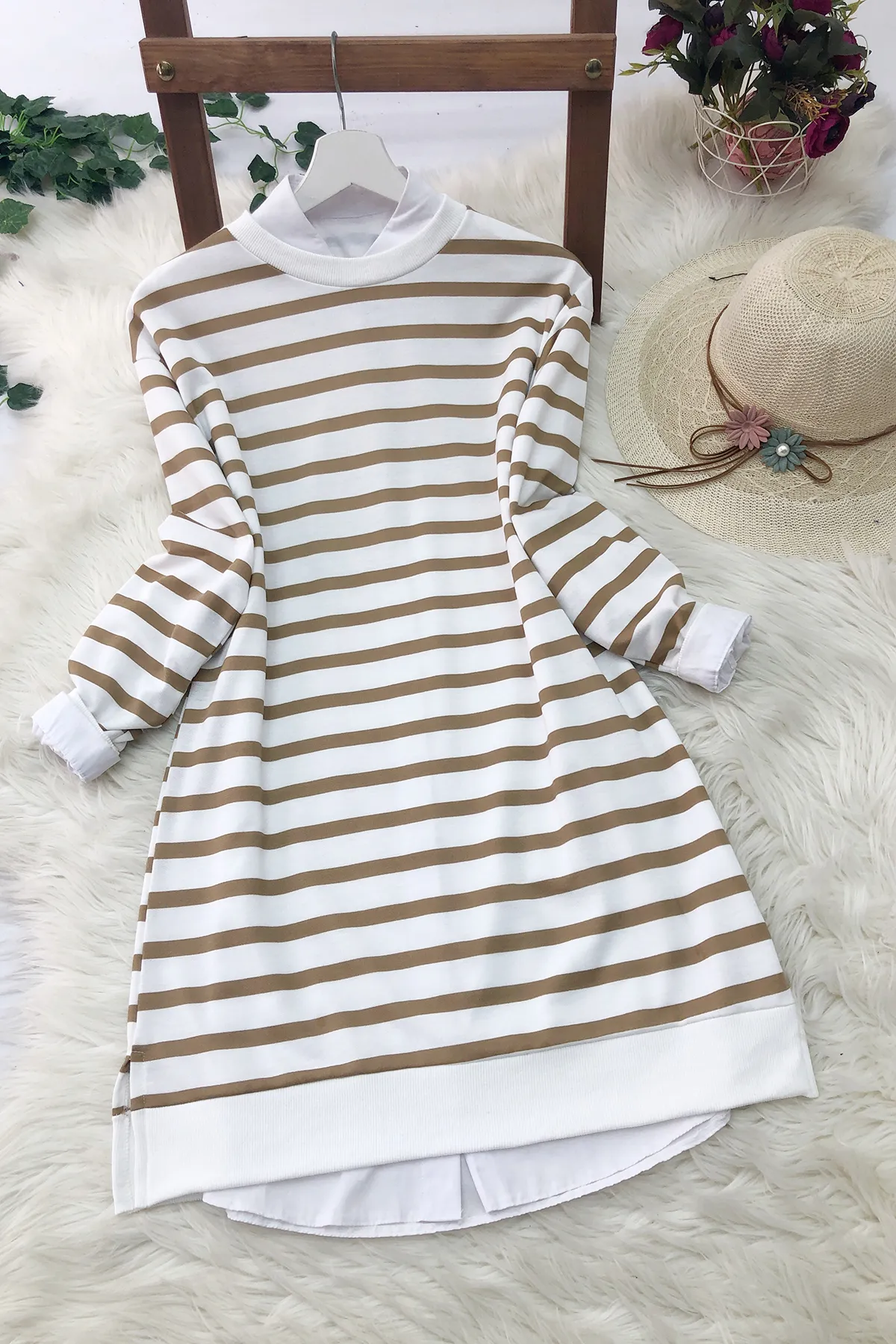 MODAQU  Gestreifte Sweatshirt-Tunika – Kamel