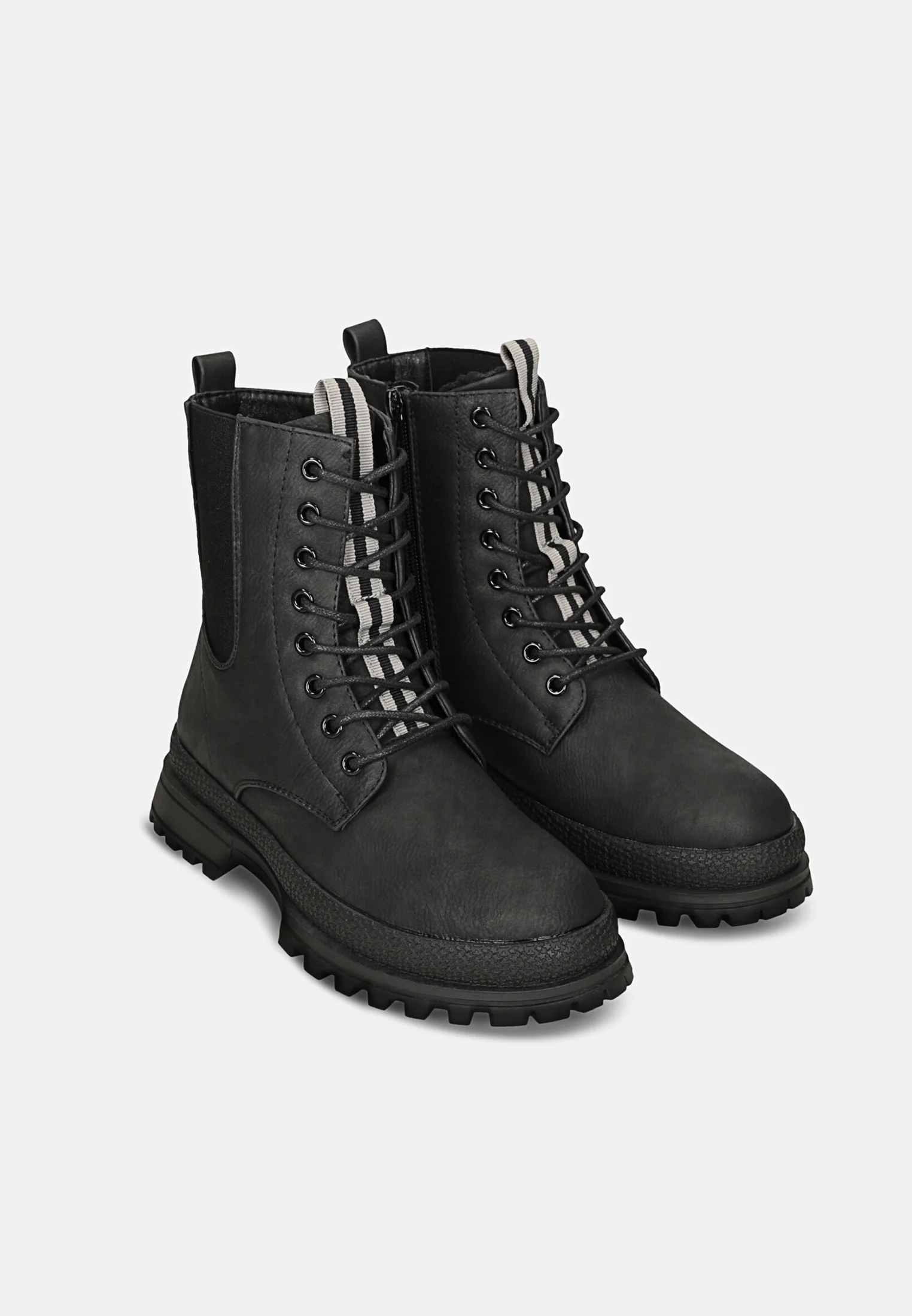Botines con cordones Bata