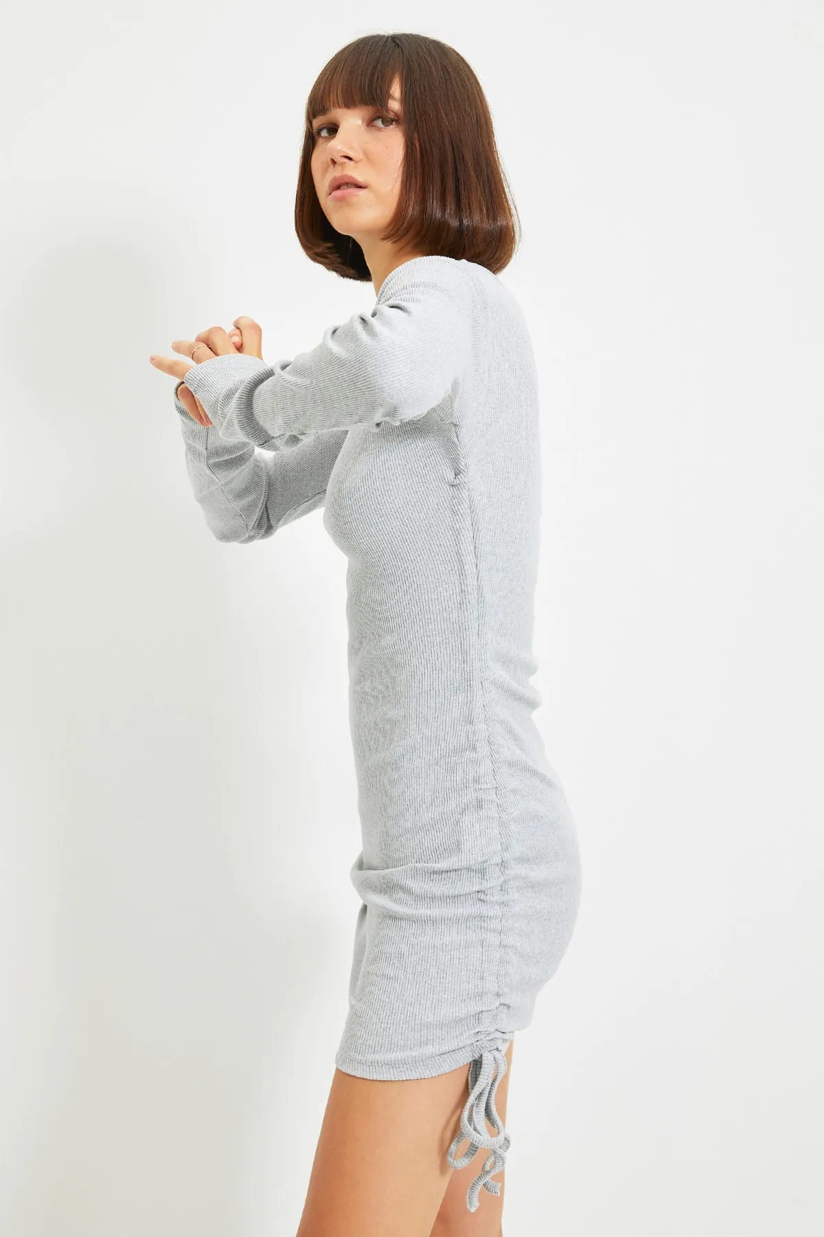 Trendyol Collection  Graues, detailliertes, geripptes Strickkleid mit Raffungen TWOAW22EL0088
