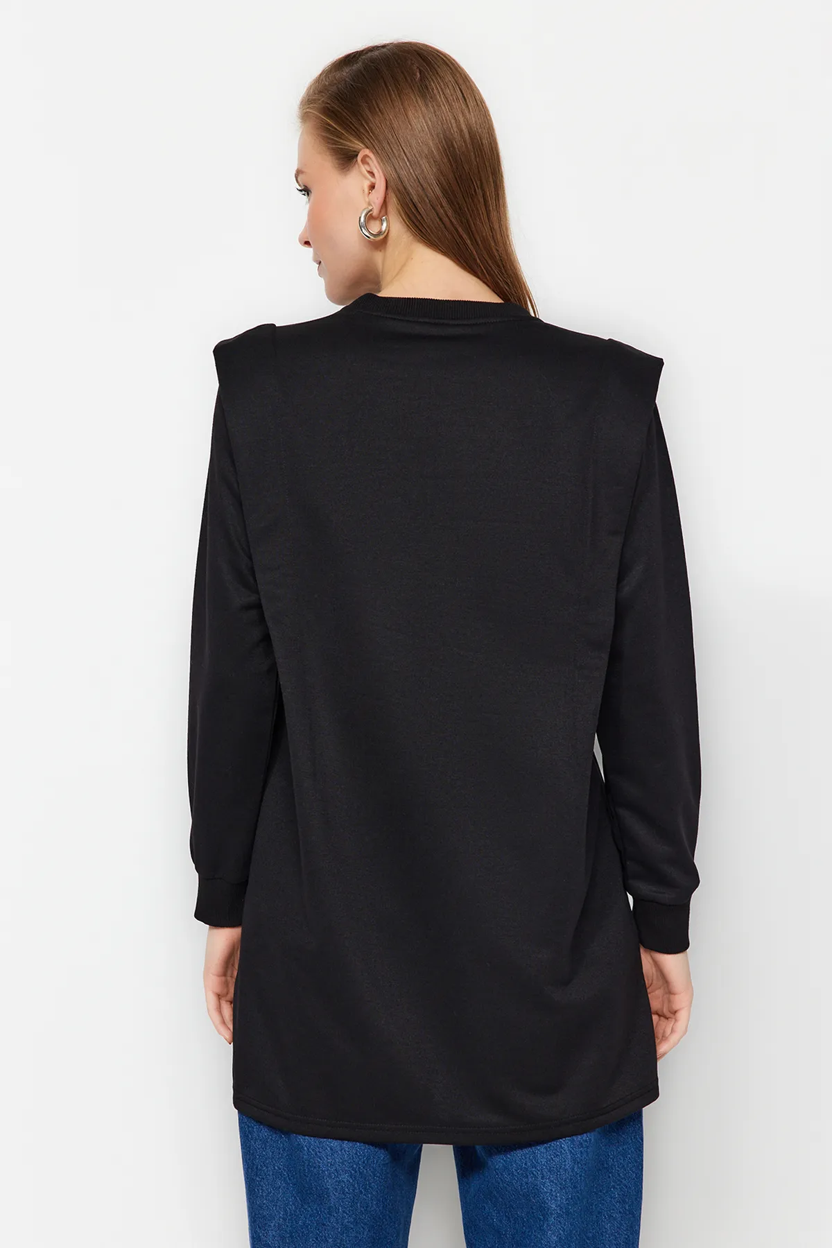 Trendyol Modest  Schwarzes, wattiertes Strick-Sweatshirt TCTAW23TW00250