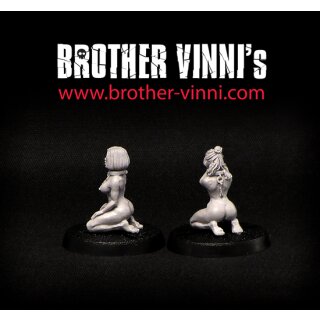 Kneeling Slaves (28 mm) (2)