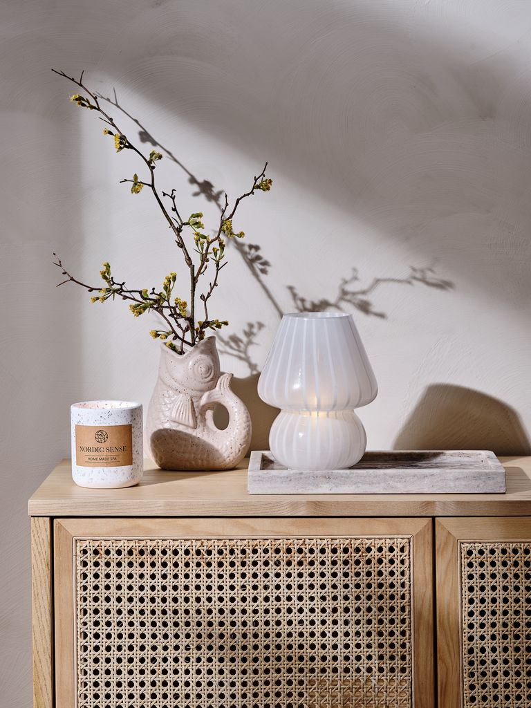 Bandeja decorativa VALDEMAR, 18 cm de largura x 31 cm de comprimento, em mármore.