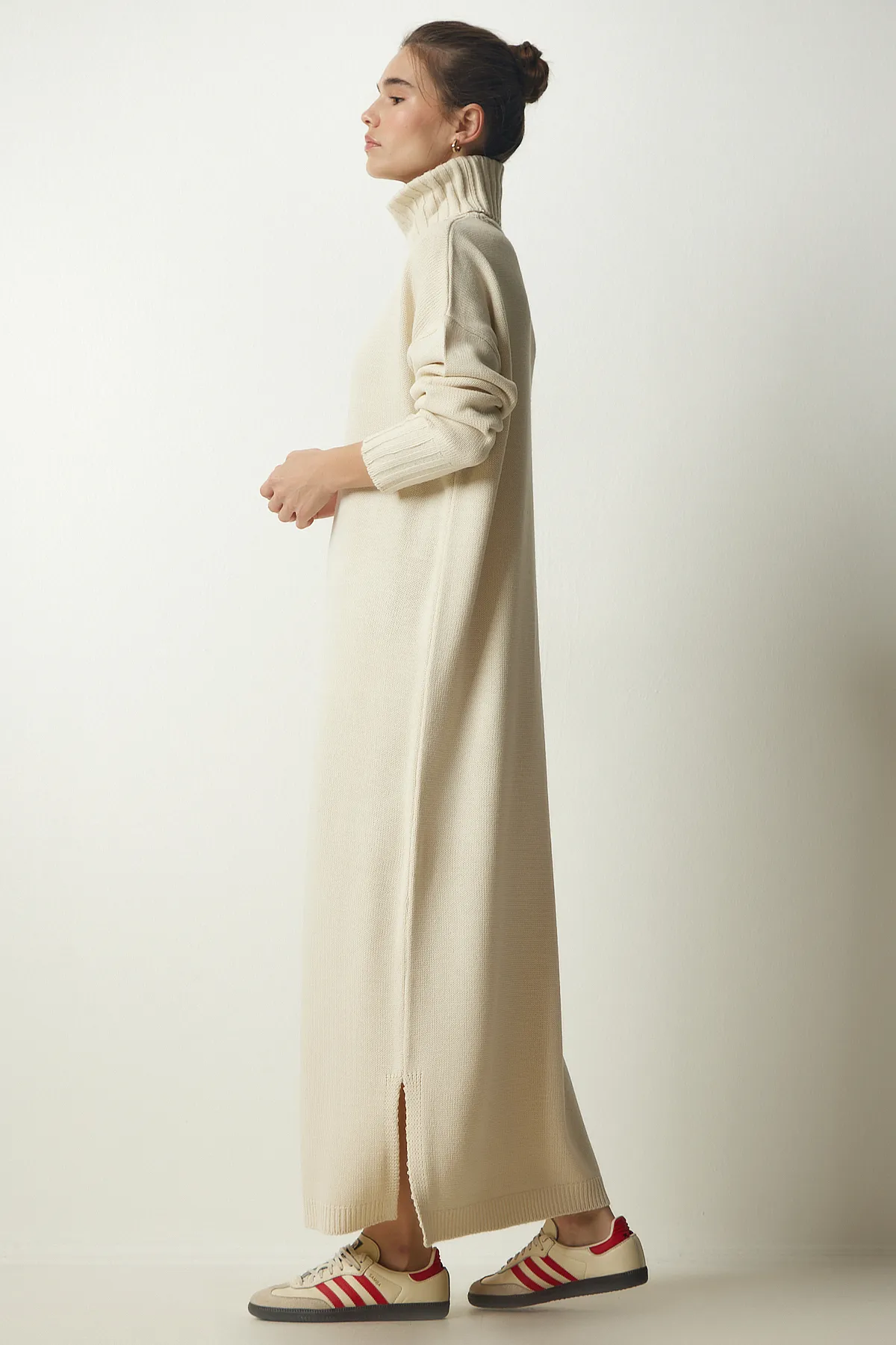 Happiness İstanbul  Cremefarbenes Damen-Strickkleid mit Rollkragen und Schlitz, PF00042