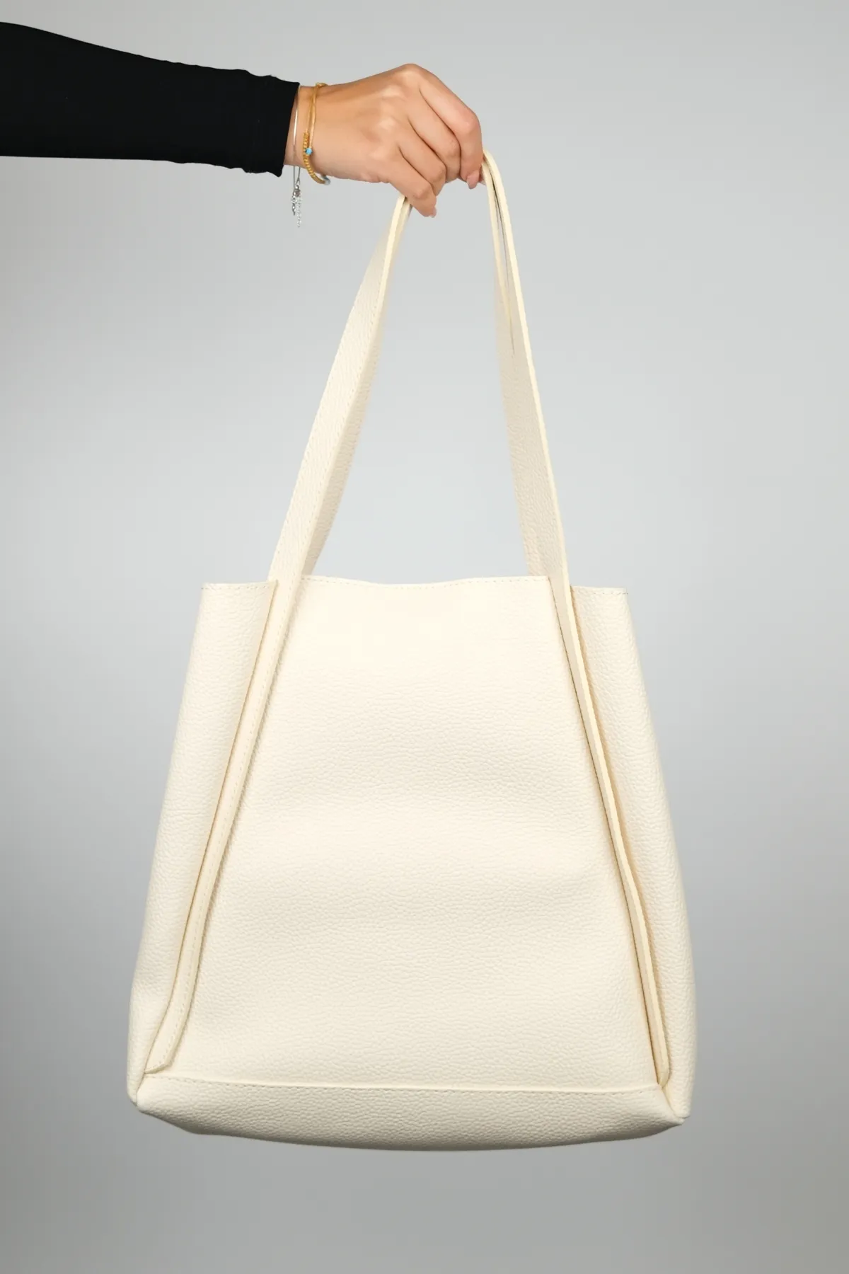 LuviShoes  KLOS Damen Umhängetasche Floater in Creme