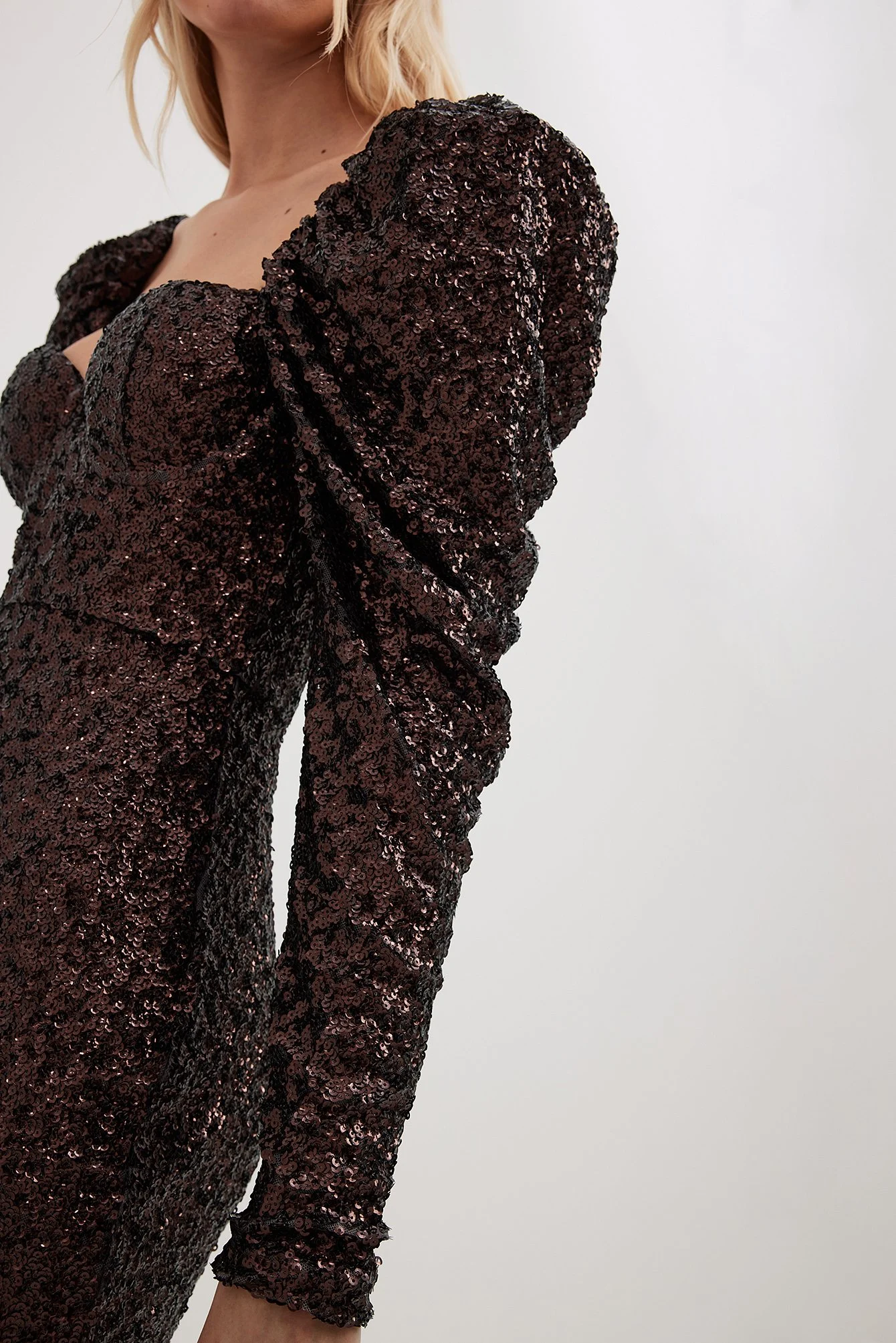 Paillettenkleid mit Puffschulter