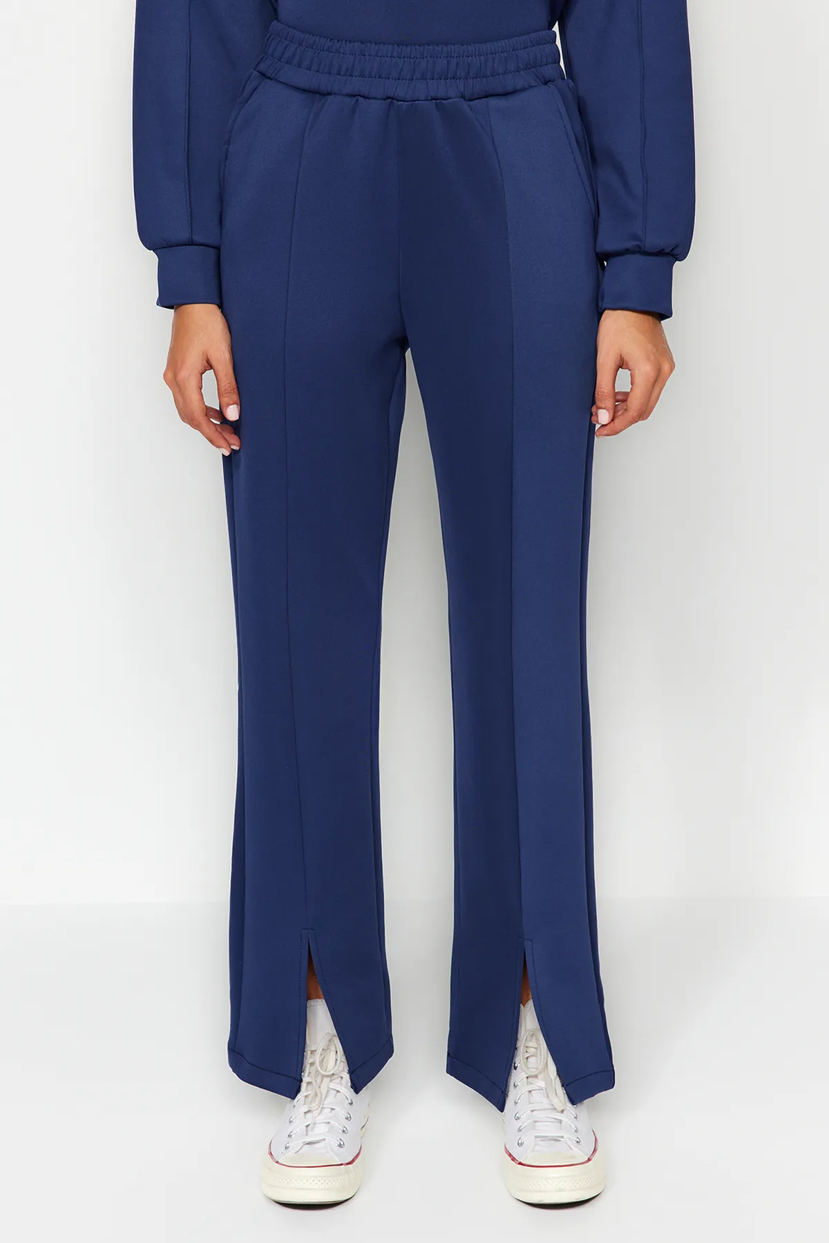 Trendyol Modest  Marineblaues Set aus Oberteil und Unterteil aus Scuba-Tunika und -Hose mit Schlitzdetail TCTAW23US00201