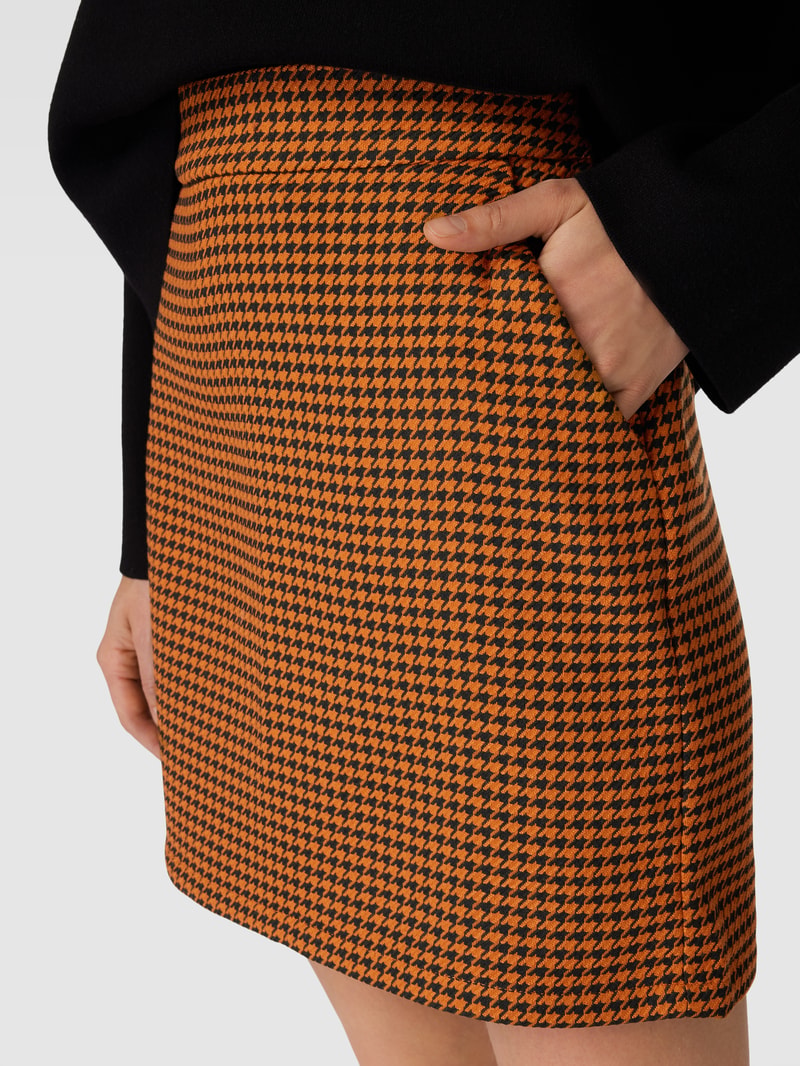 Minirock mit Allover-Muster Modell 'DAFNY' in schwarz