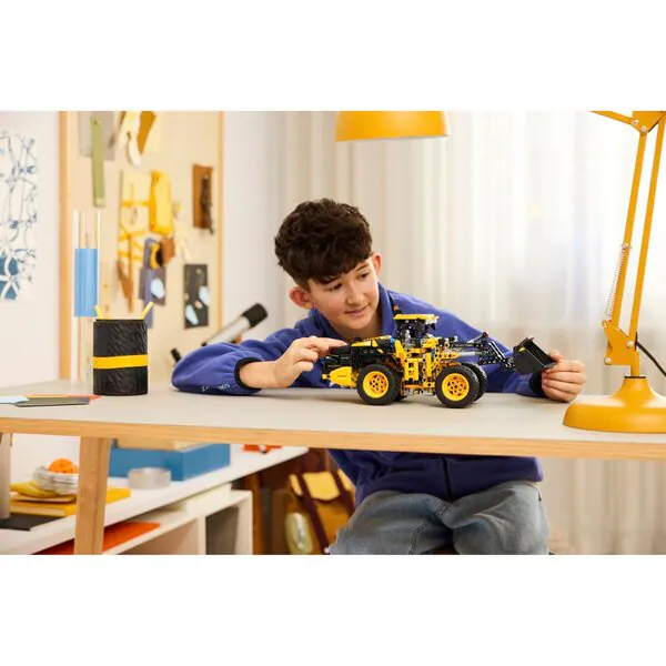 LEGO Technic 42209 Cargadora de ruedas eléctrica Volvo L120