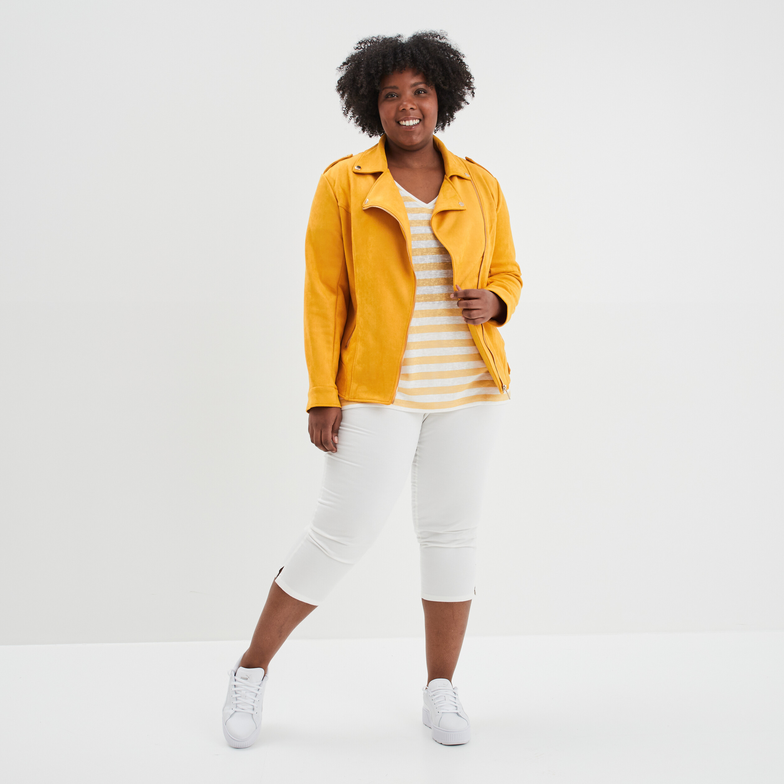 T-shirt col en V manches courtes jaune clair femme grande taille | La Halle